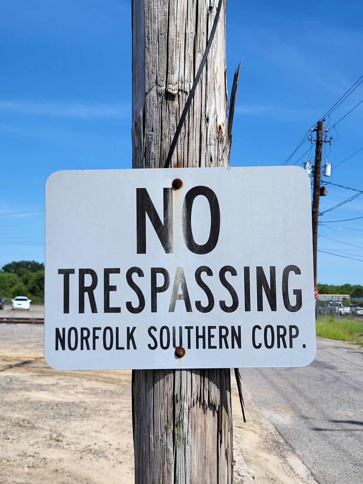 N Scale - Norfolk Southern No Trespassing Sign - 4 Pack