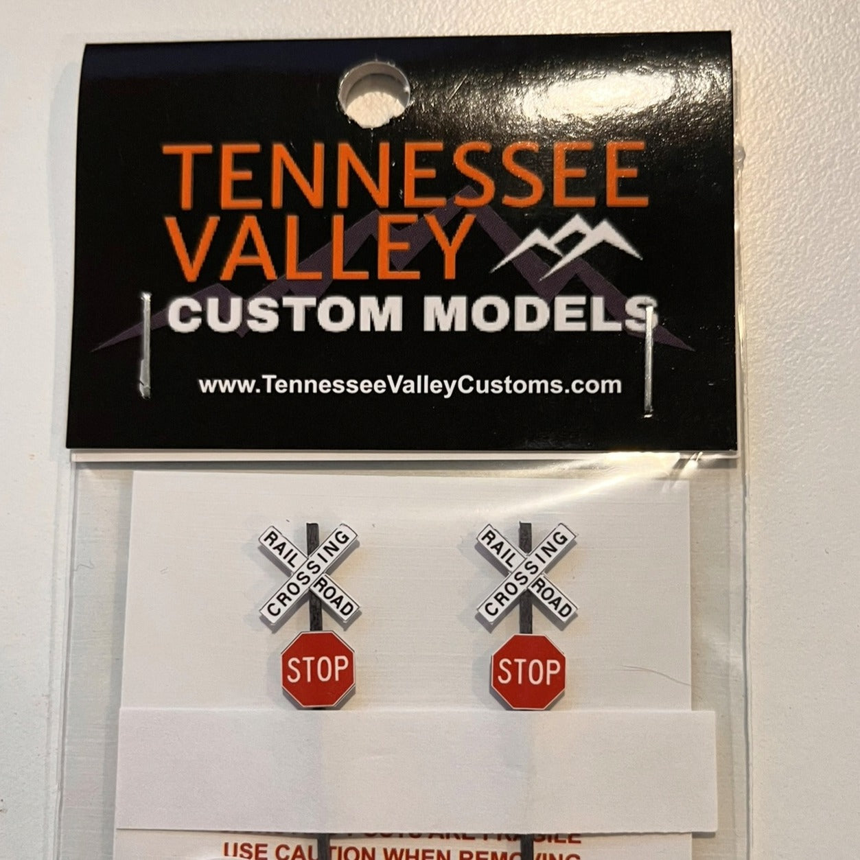 N Scale - Modern Crossbucks with Modern Stop Sign