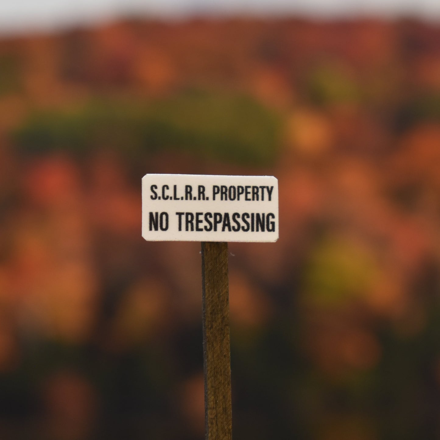 HO Scale - SCL - No Trespassing - White- 4 Pack