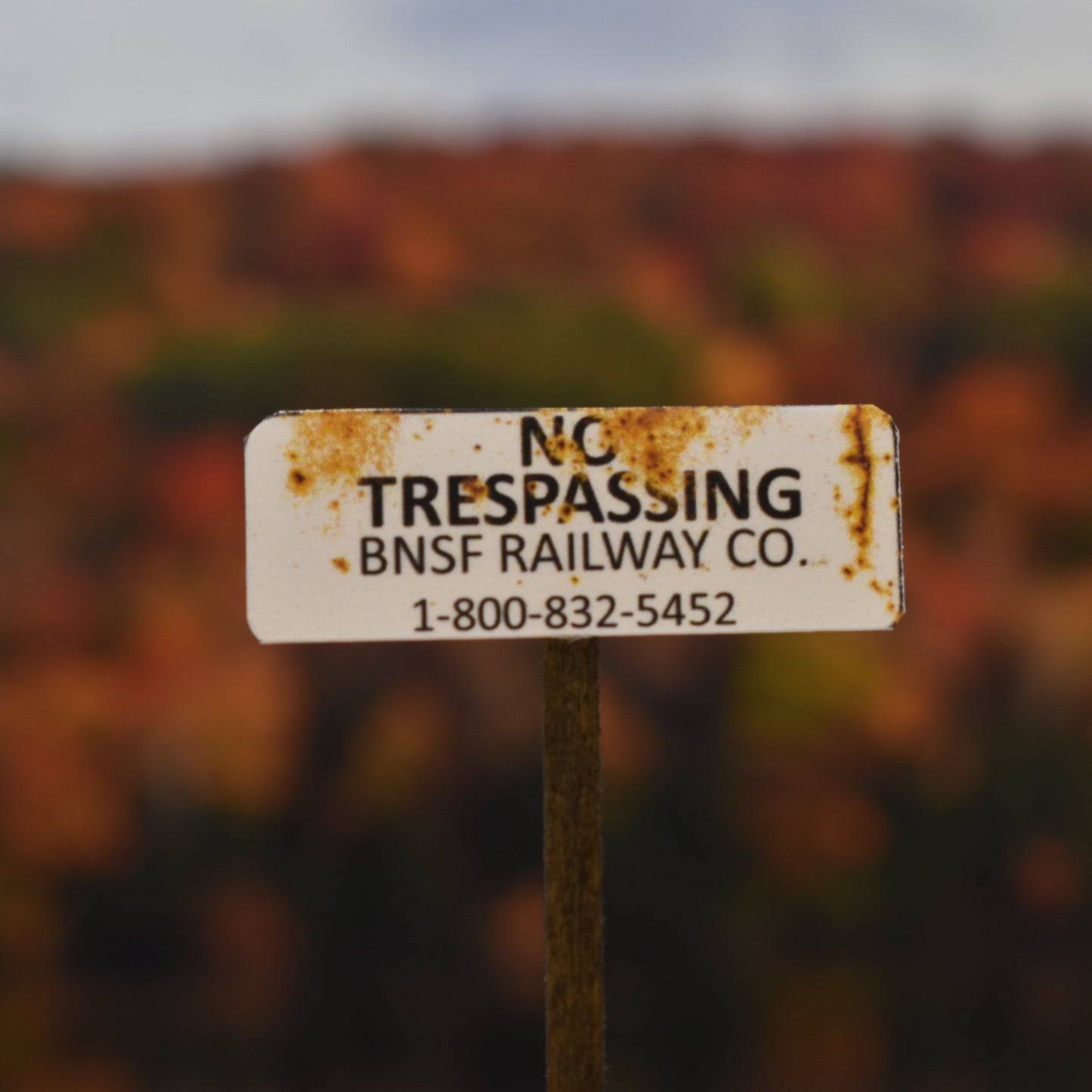HO Scale - BNSF No Trespassing Sign - Weathered - 2 Pack