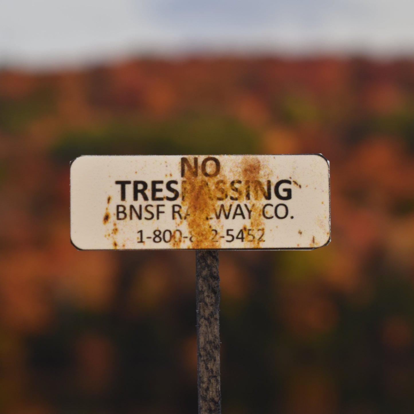 HO Scale - BNSF No Trespassing Sign - Weathered - 2 Pack