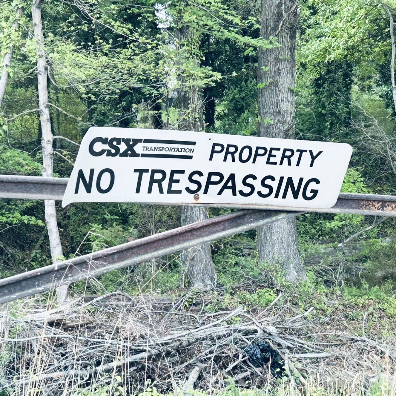 N Scale - CSX Transportation No Trespassing Sign for Gate- 2 Pack