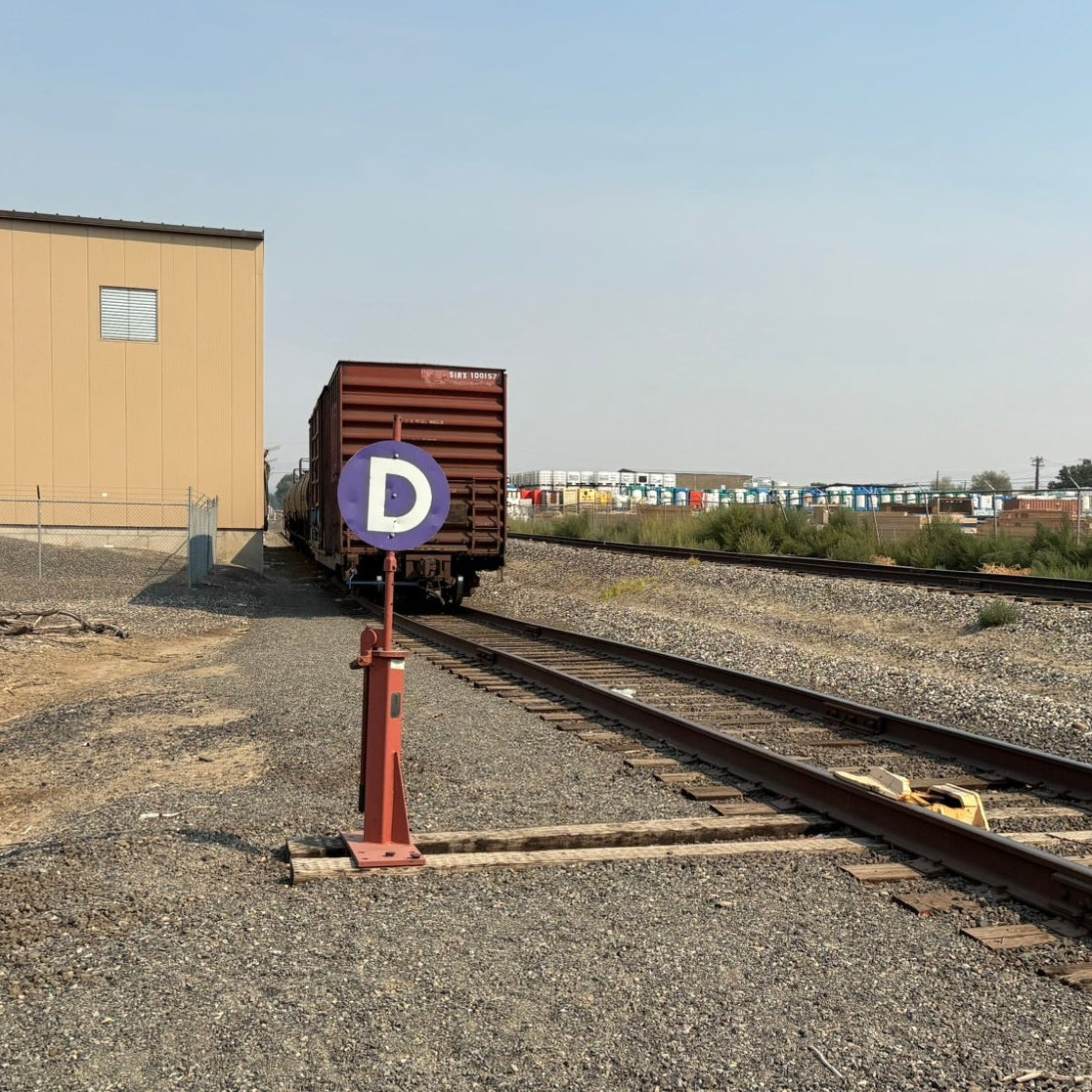 HO Scale - BNSF Style Purple Derail Sign - 2 Pack