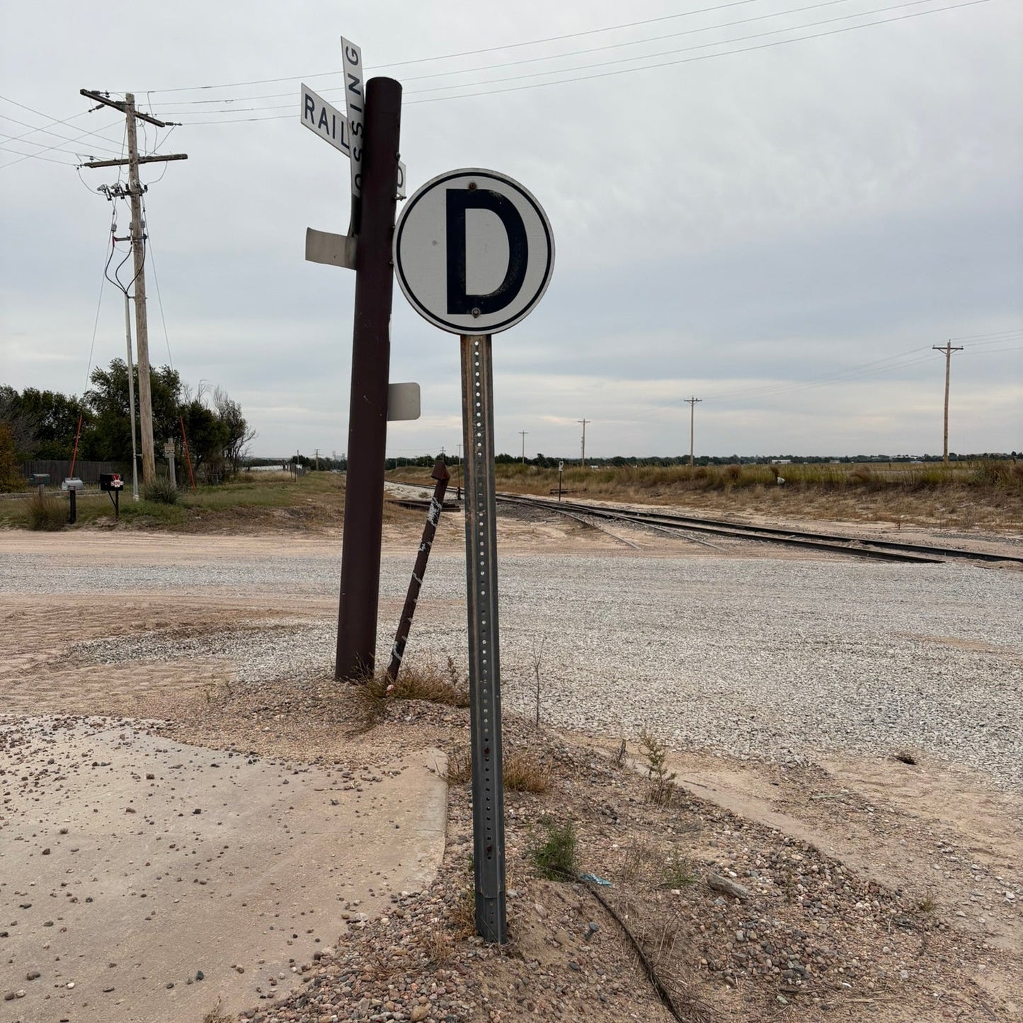 HO Scale - BNSF Style Derail Sign - 2 Pack