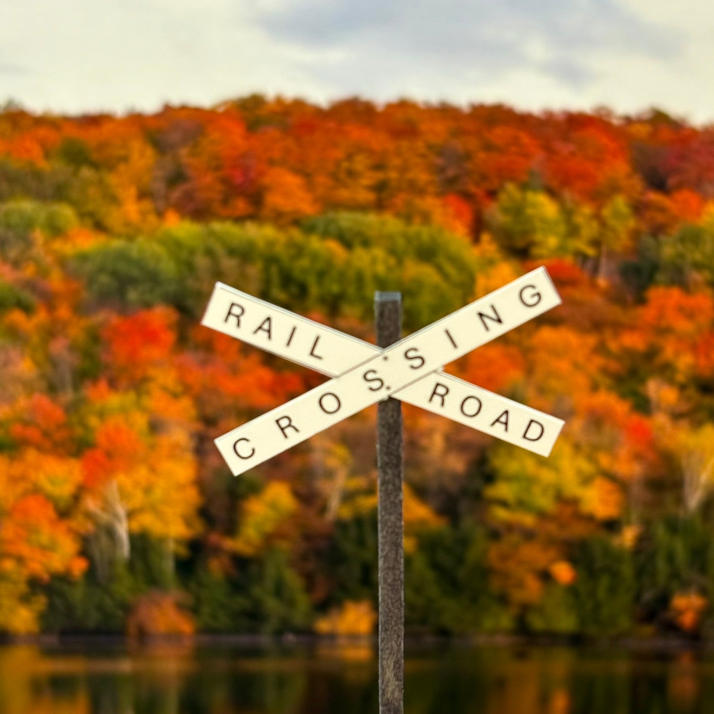 O Scale - Milwaukee Road Crossbucks - 2 Pack