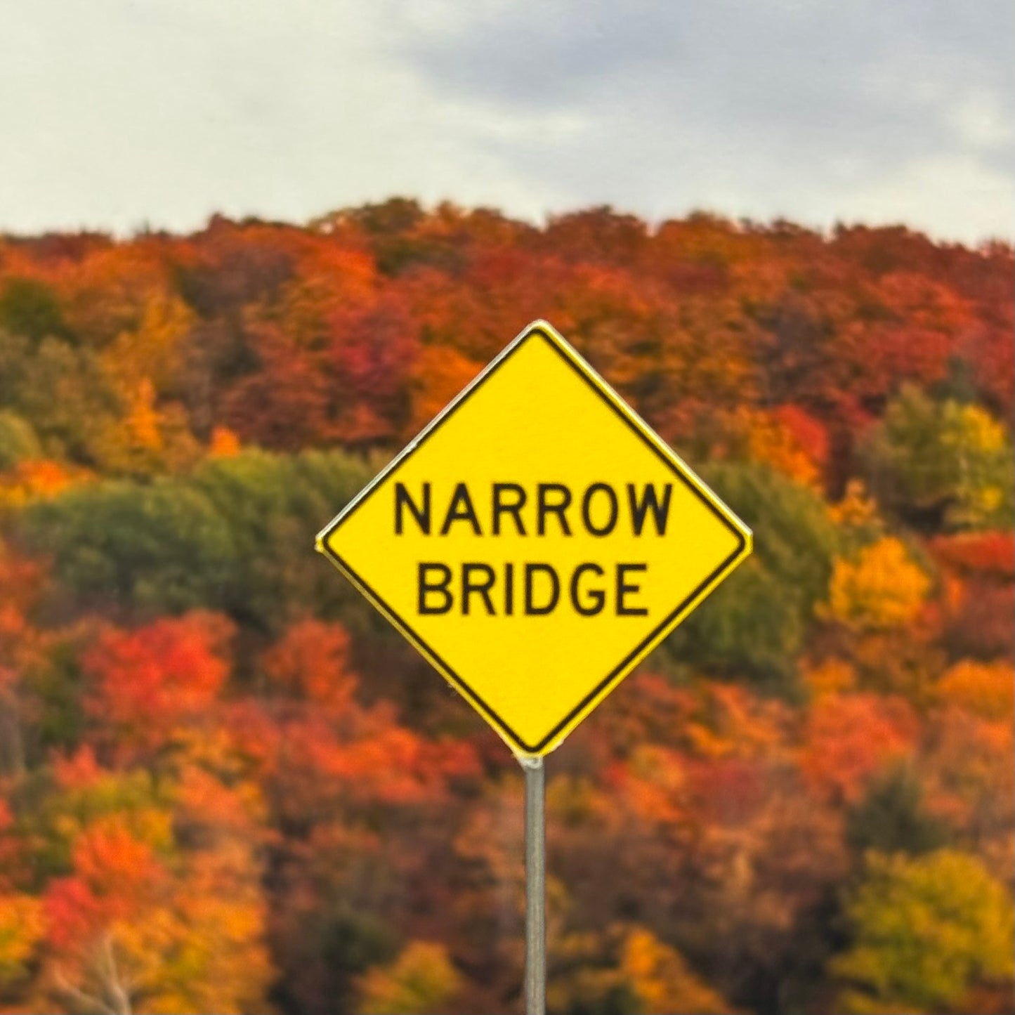 HO Scale - Narrow Bridge Sign - 2 Pack