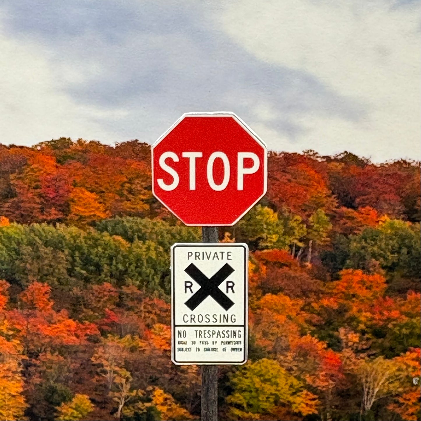 HO Scale - Private RR Crossing w/ STOP- 2 Pack