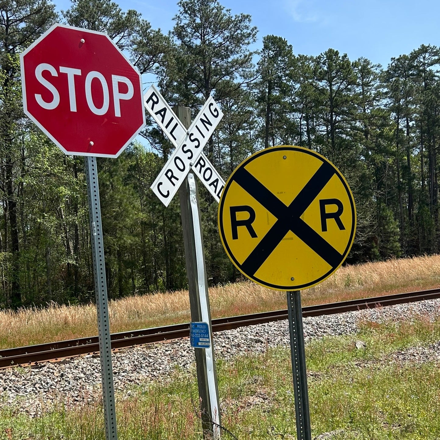 HO Scale - RR Crossing Advance Warning - 2 Pack