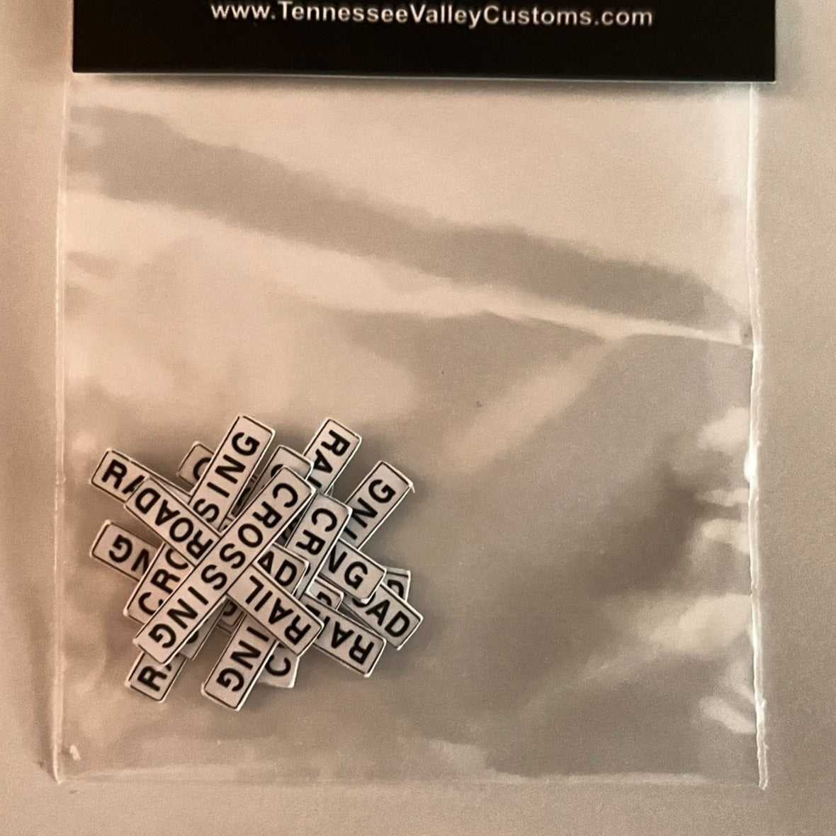 HO Scale - No Pole Crossbucks (New and Weathered)- 6 Pack