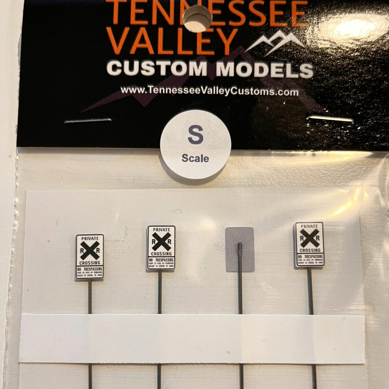 HO Scale - Private Railroad Crossing Sign - 4 Pack