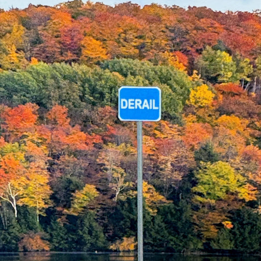HO Scale - Derail Signs - 2 Pack