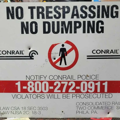 N Scale - Conrail - No Trespassing Signs- 4 Pack