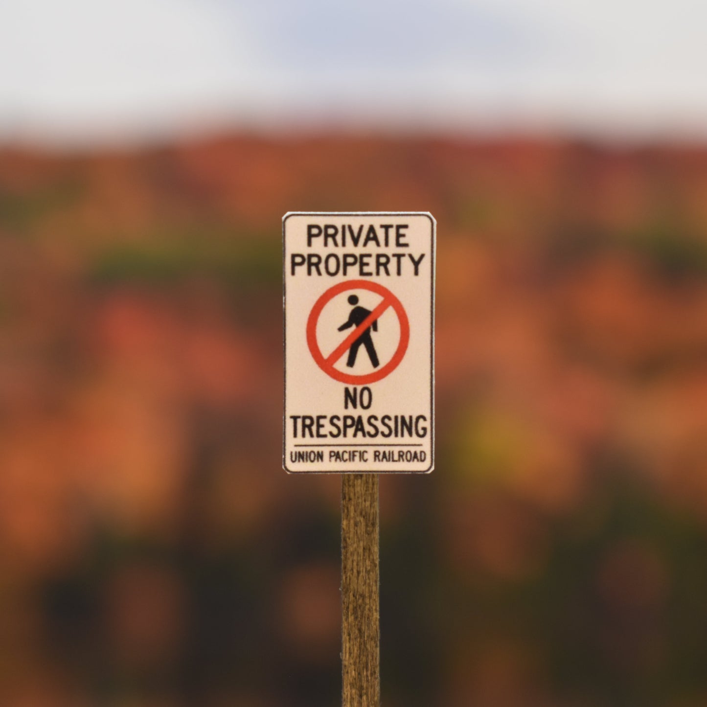 HO Scale - UP - Private Property No Trespassing - 4 Pack