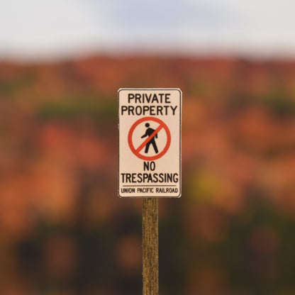 HO Scale - UP - Private Property No Trespassing - 4 Pack