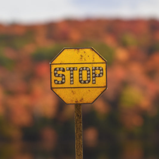 HO Scale - Yellow Stop Sign w/ Horizontal & Cats Eyes - 2 Pack