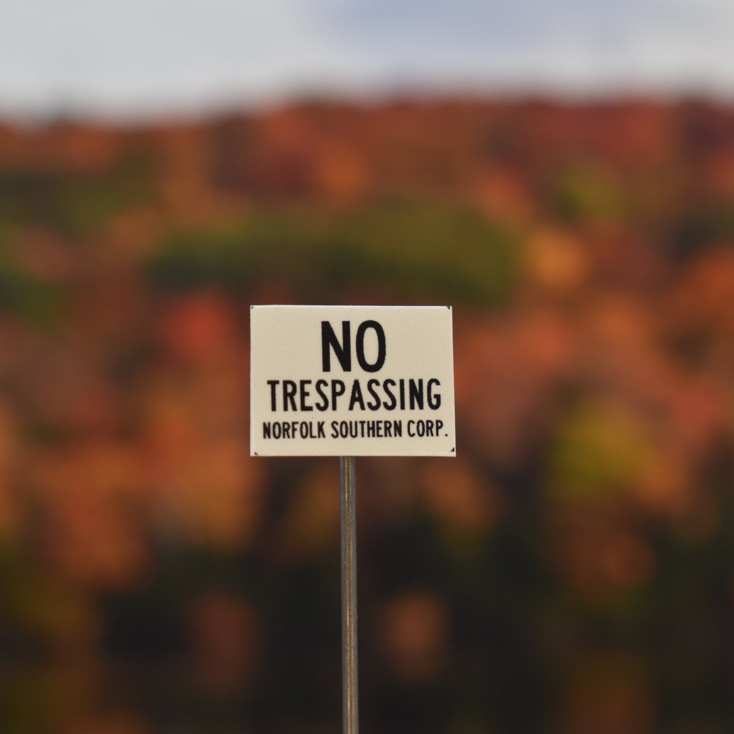 HO Scale - Norfolk Southern No Trespassing Sign - 4 Pack