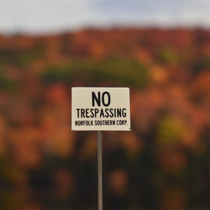 HO Scale - Norfolk Southern No Trespassing Sign - 4 Pack