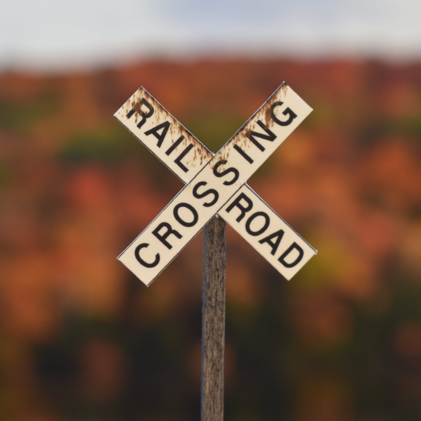 HO Scale - Weathered Modern Crossbucks - 2 Pack