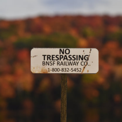 HO Scale - BNSF No Trespassing Sign - Weathered - 2 Pack