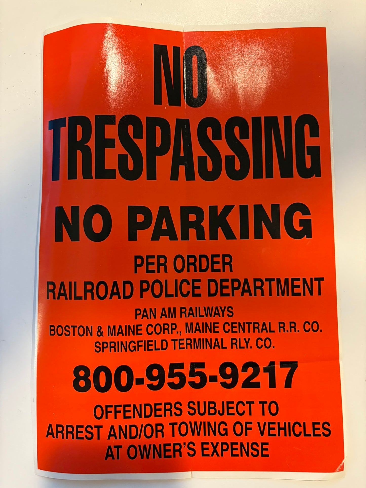 HO Scale - Pan AM - No Trespassing - 4 Pack No Poles