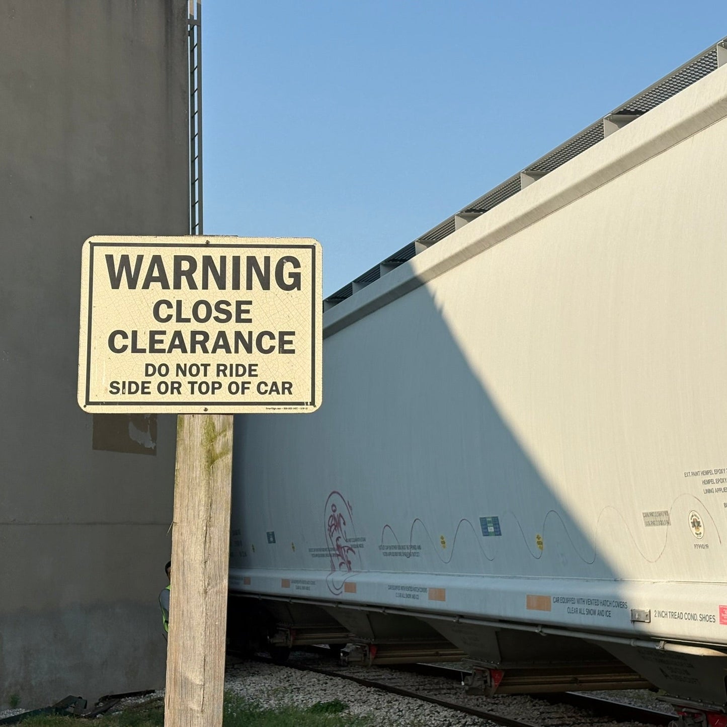 N Scale - Close Clearance Signs - 2 Pack