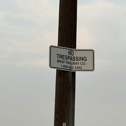 HO Scale - BNSF No Trespassing Sign - Weathered - 2 Pack