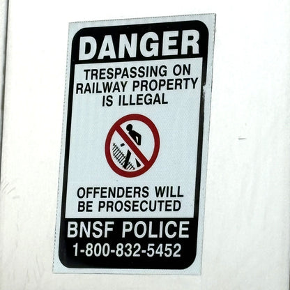 HO Scale - BNSF - No Trespassing - 4 Pack