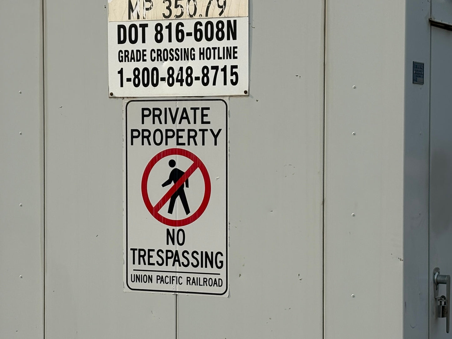 HO Scale - UP - Private Property No Trespassing - 4 Pack