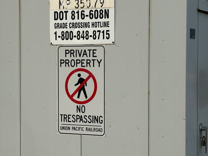 HO Scale - UP - Private Property No Trespassing - 4 Pack