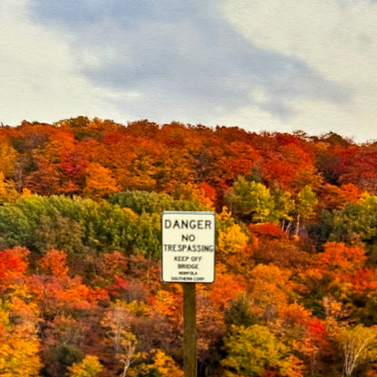 O Scale - NS "No Trespassing on Bridge" - 4 Pack