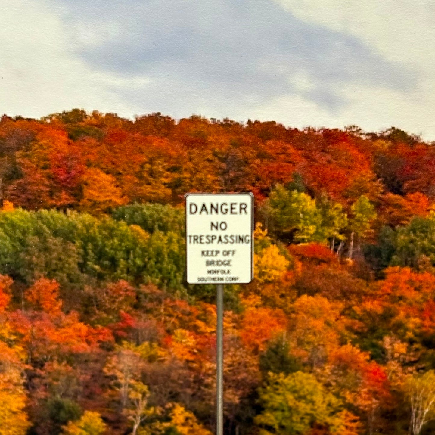 O Scale - NS "No Trespassing on Bridge" - 4 Pack