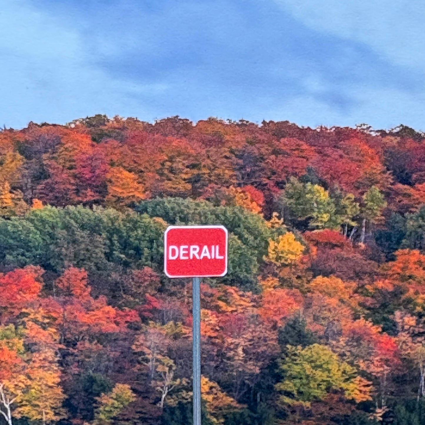 HO Scale - Derail Signs - 2 Pack