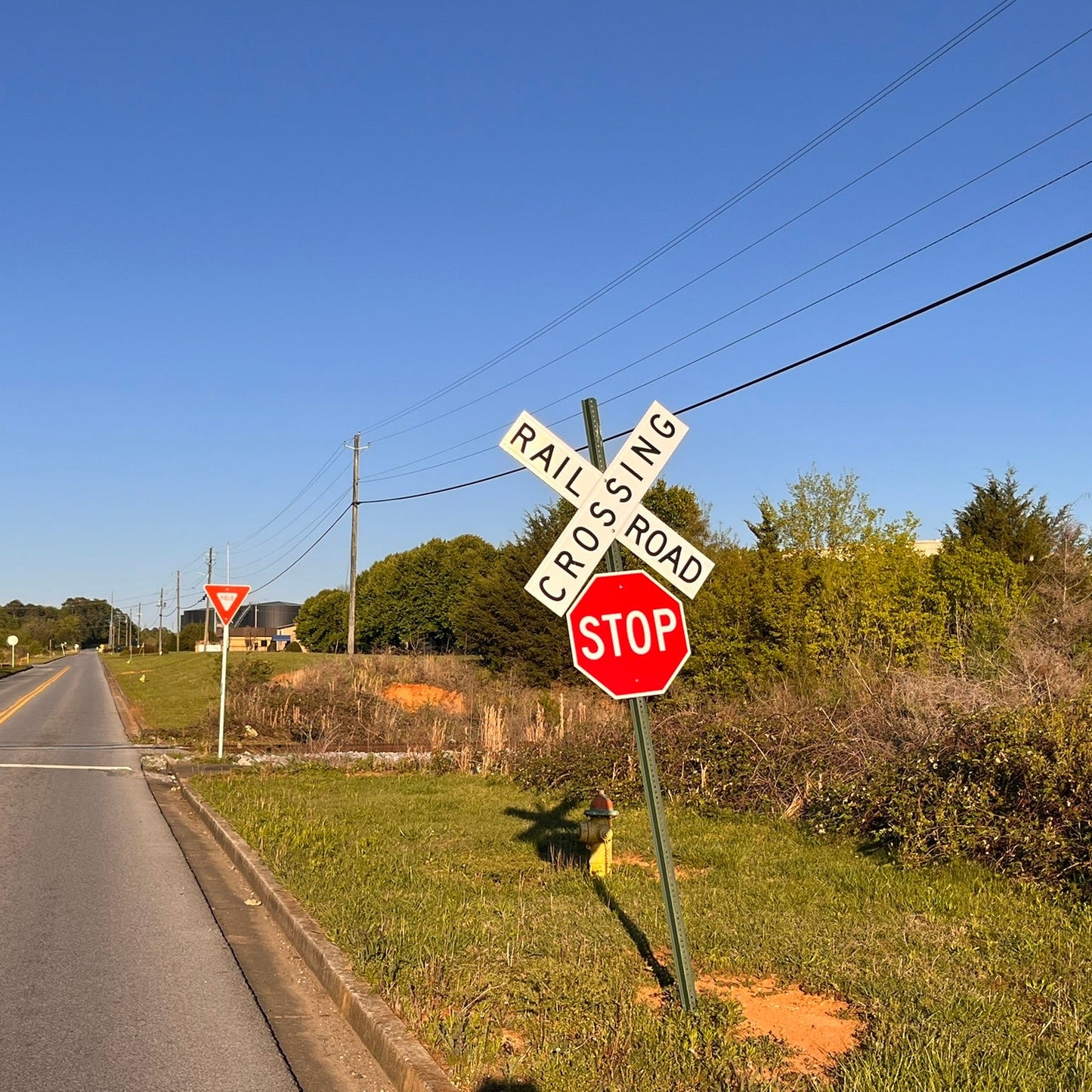 HO Scale - Modern Crossbucks with Modern Stop Sign