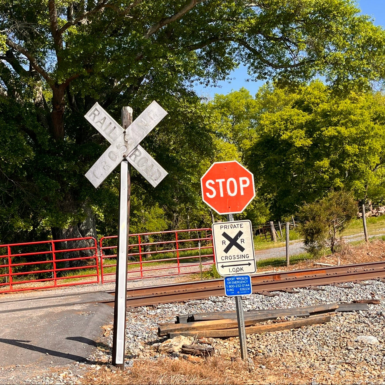 N Scale - Private RR Crossing w/ STOP- 2 Pack