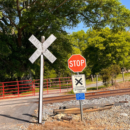 N Scale - Private RR Crossing w/ STOP- 2 Pack