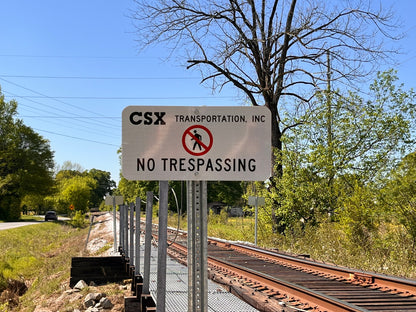 HO Scale - CSX - No Trespassing - 4 Pack