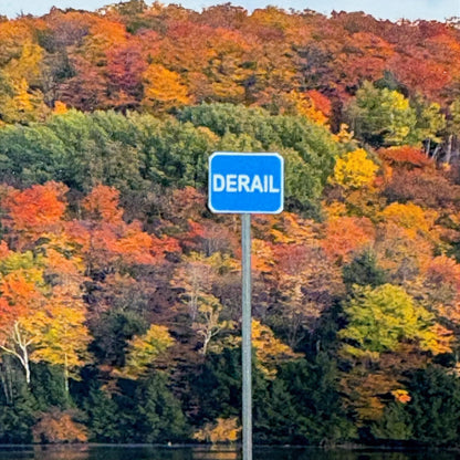 HO Scale - Derail Signs - 2 Pack